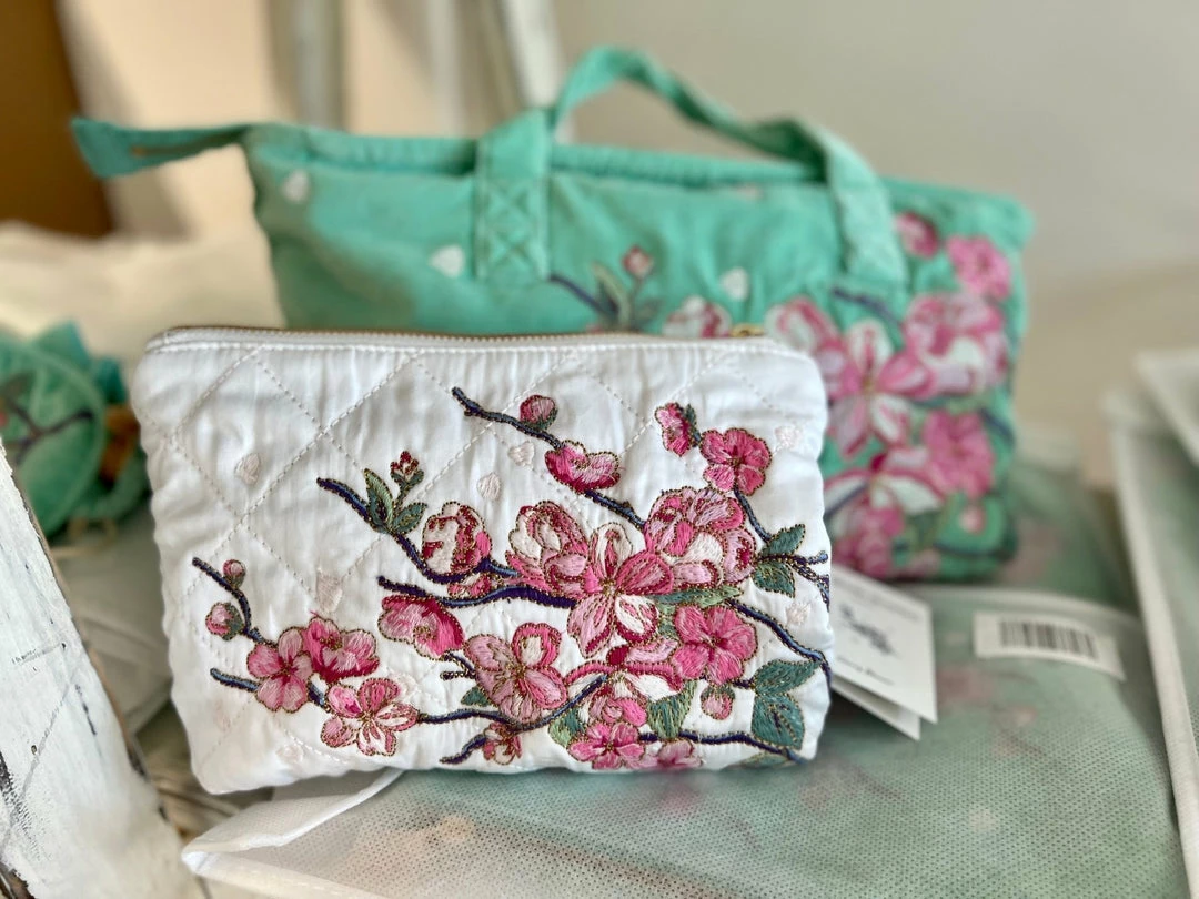 Cheap ๐ Elizabeth Scarlett Accessories Cherry Blossom White Padded Cotton Makeup Bag โ 6 Elizabeth Scarlett Accessories Cherry Blossom White Padded Cotton Makeup Bag