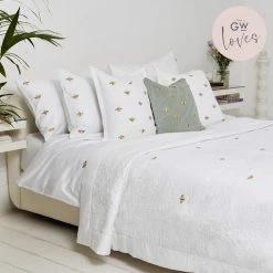 Elizabeth Scarlett Bed Linen Honey Bee Quilt - Kingsize
